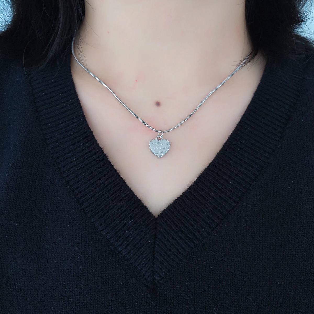 1 Piece of Non-Fading Heart-Shaped Necklace for Women, Sweet and Cute Girl Style Accessory, Simple Snake Bone Chain Decoration Suitable for Daily Wear