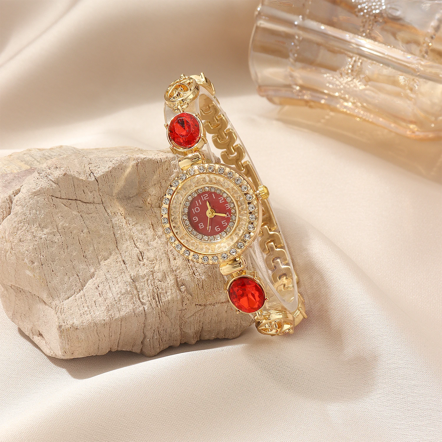 ساعات نسائية فاخرة كلاسيكية قرص صغير أرقام عربية ملونة كريستال لهجات سوار موضة السيدات ساعة كوارتز هدايا