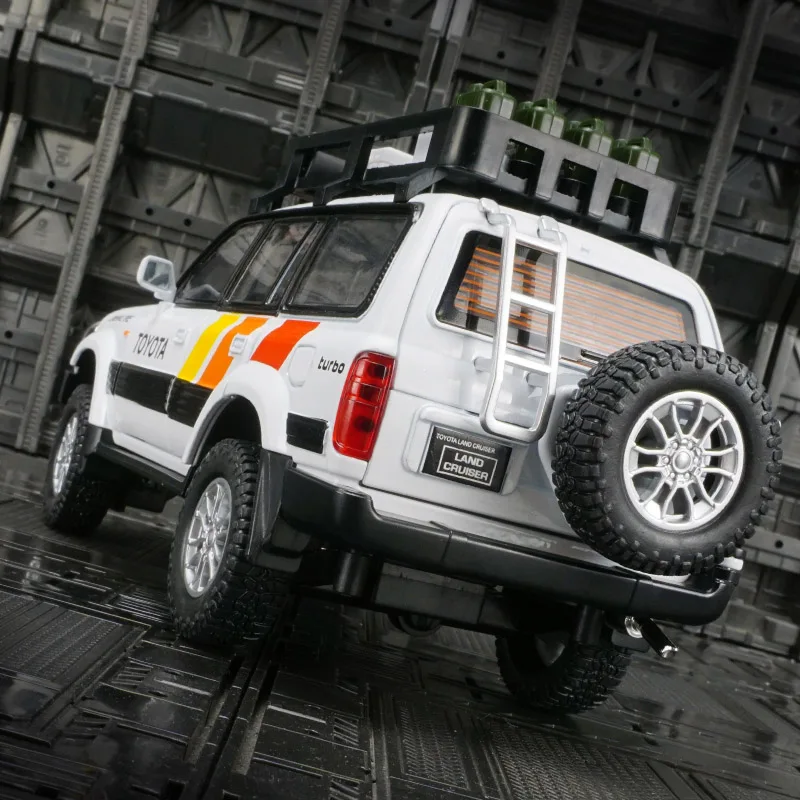 Modelo de vehículo todoterreno de aleación Toyota Land Cruiser LC80 1:24 con puertas de sonido y luz y capó del motor, el maletero se puede abrir