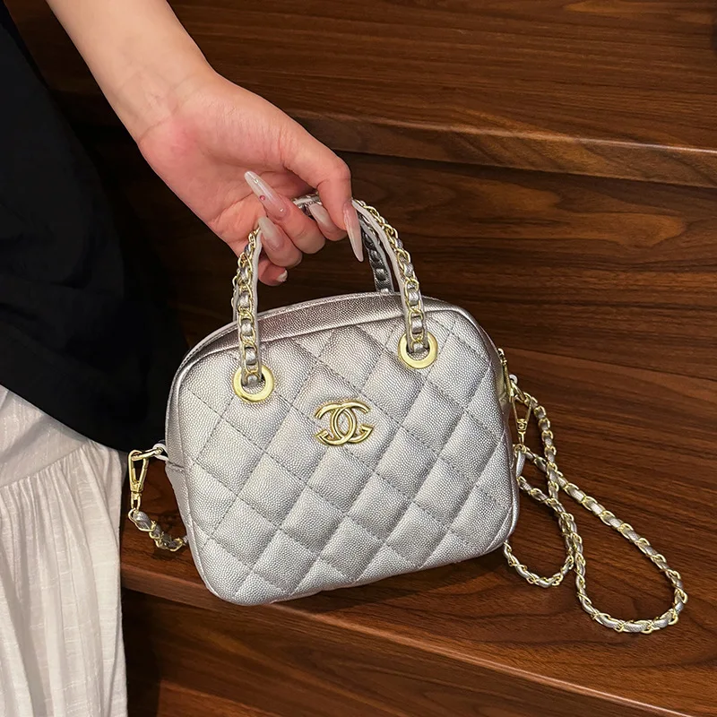 

2025 New Light Luxury Women's Bag Small Square Shoulder Messenger with Diamond Chain Fragrant & Portable Versatile Purse