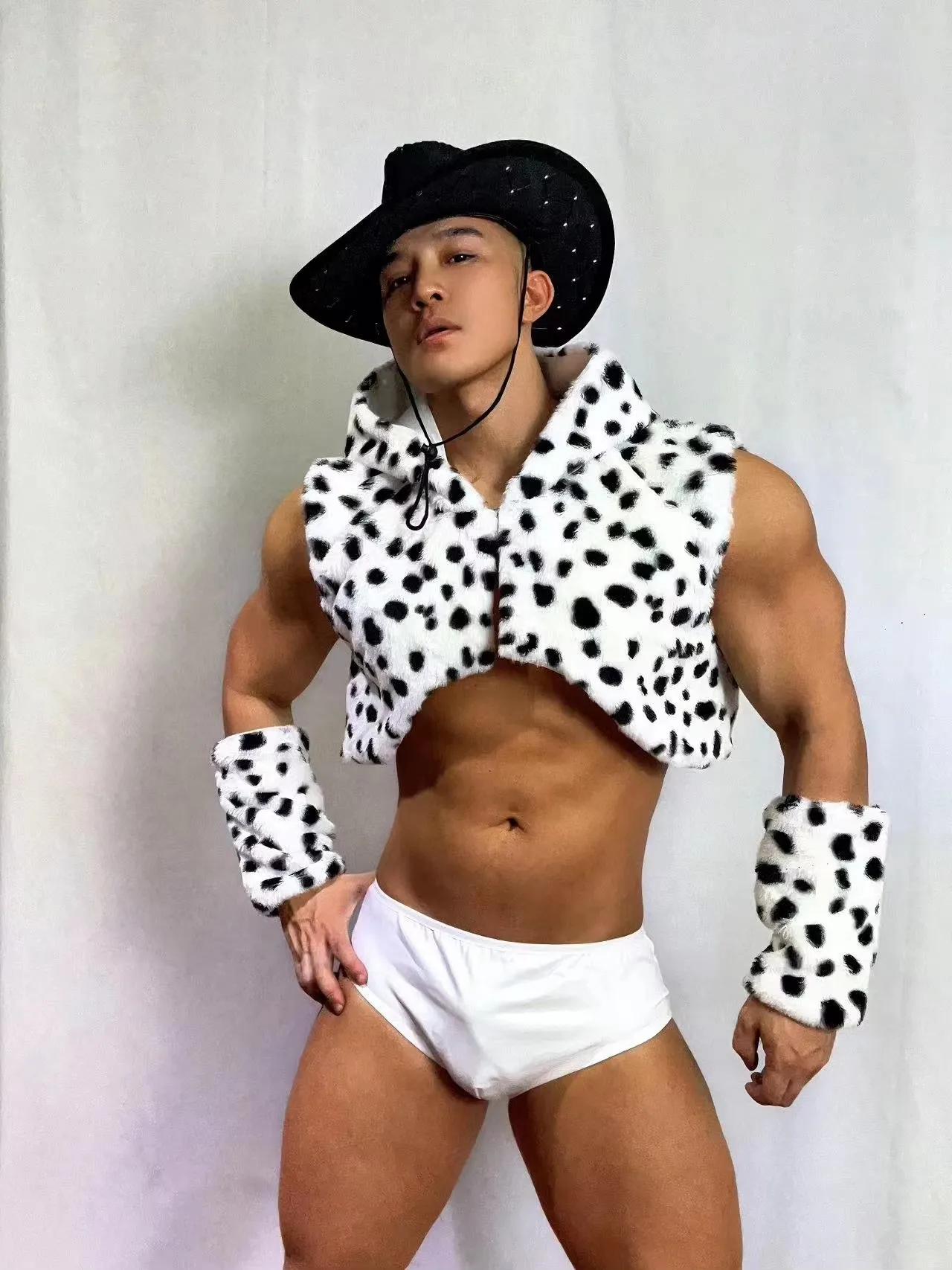 Male Sexy Black White Dot Faux Fur Vest Shorts Set Gogo Dancer Costume Nightclub Bar Party Show Rave Outfit Stage Performance