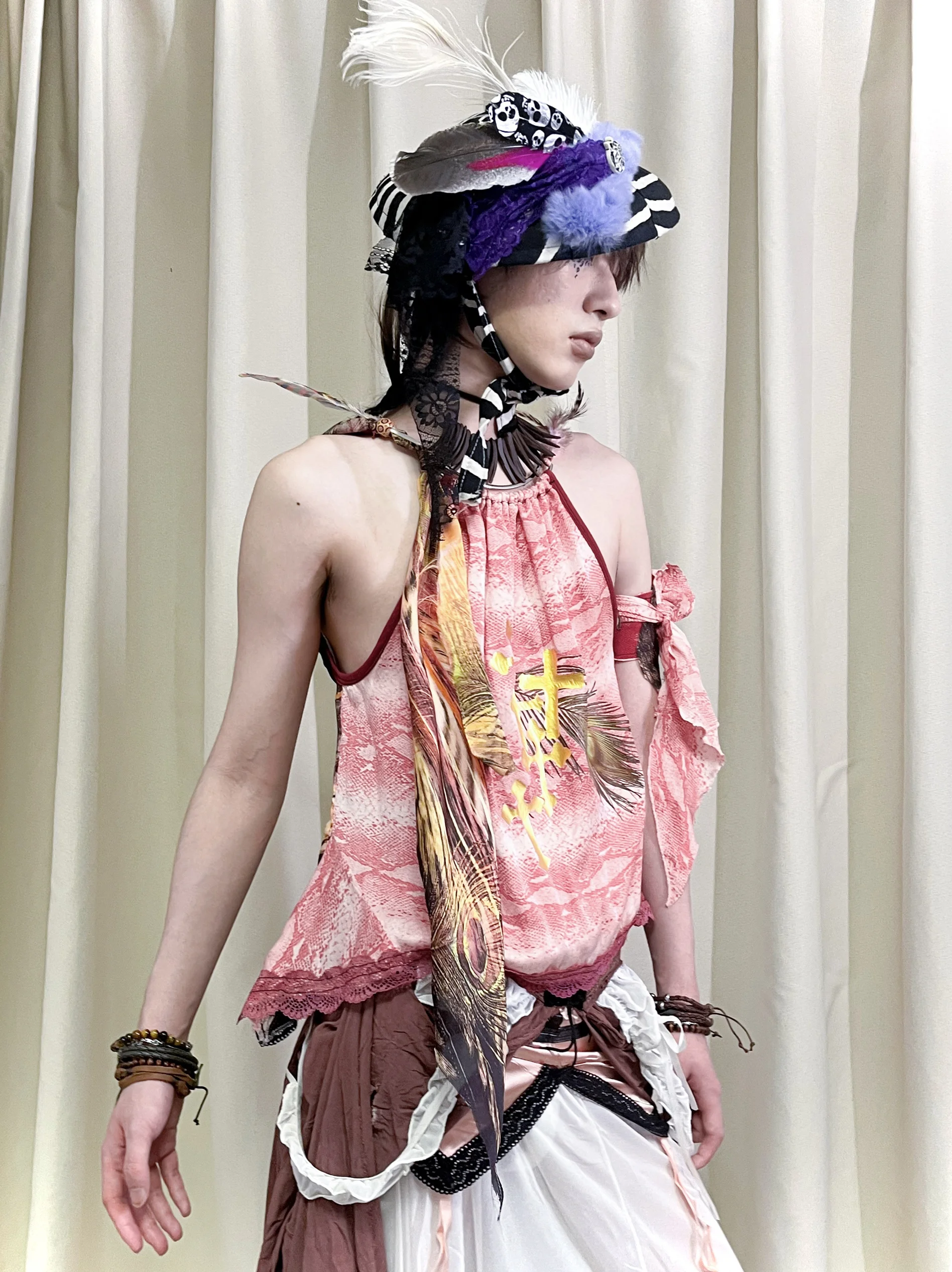 

Silk Feather Snake Skin Patterned Arm Ring Decorated Strap Original Design Loose Fit Hanging Ne Vest Summer 2025 Color