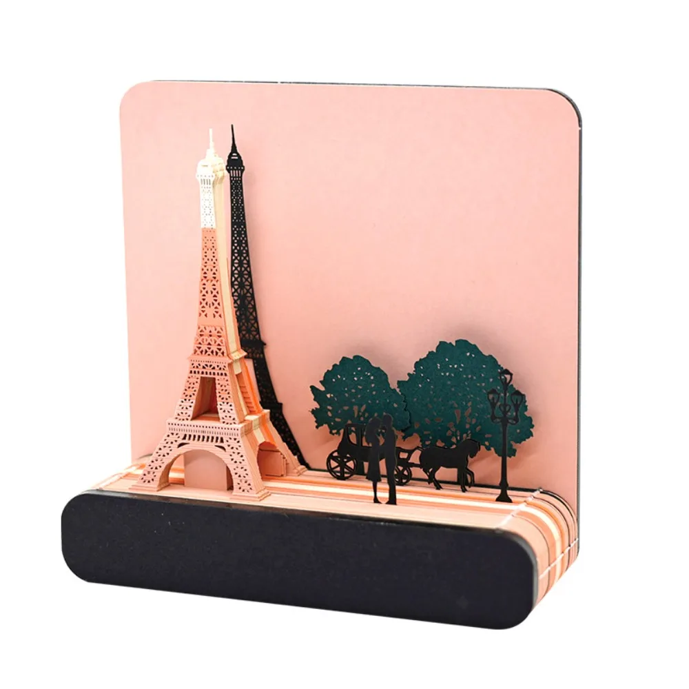 Nota adesiva per intaglio di carta stereo 3D. Casa di carta magica. Nota adesiva a tema culturale creativo della Torre Eiffel