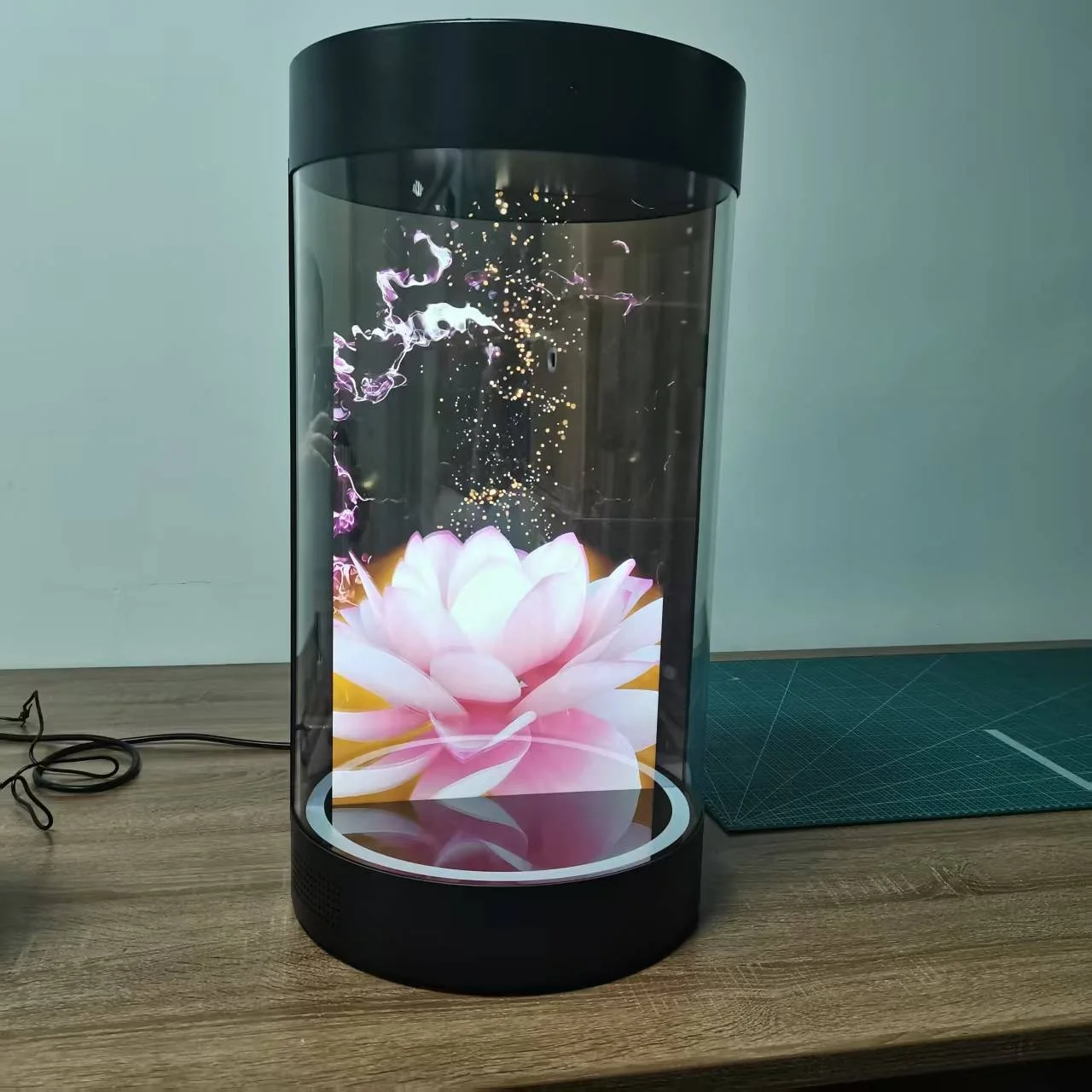 Naked Eye 21.5 Inch 3D Holographic Cylinder 3d Hologram Holotube Display Ai Based Interactive
