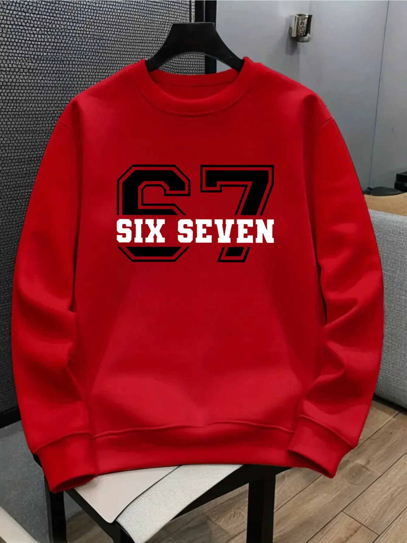 This autumn/winter children's crew neck sweatshirt features a large number67and the words 