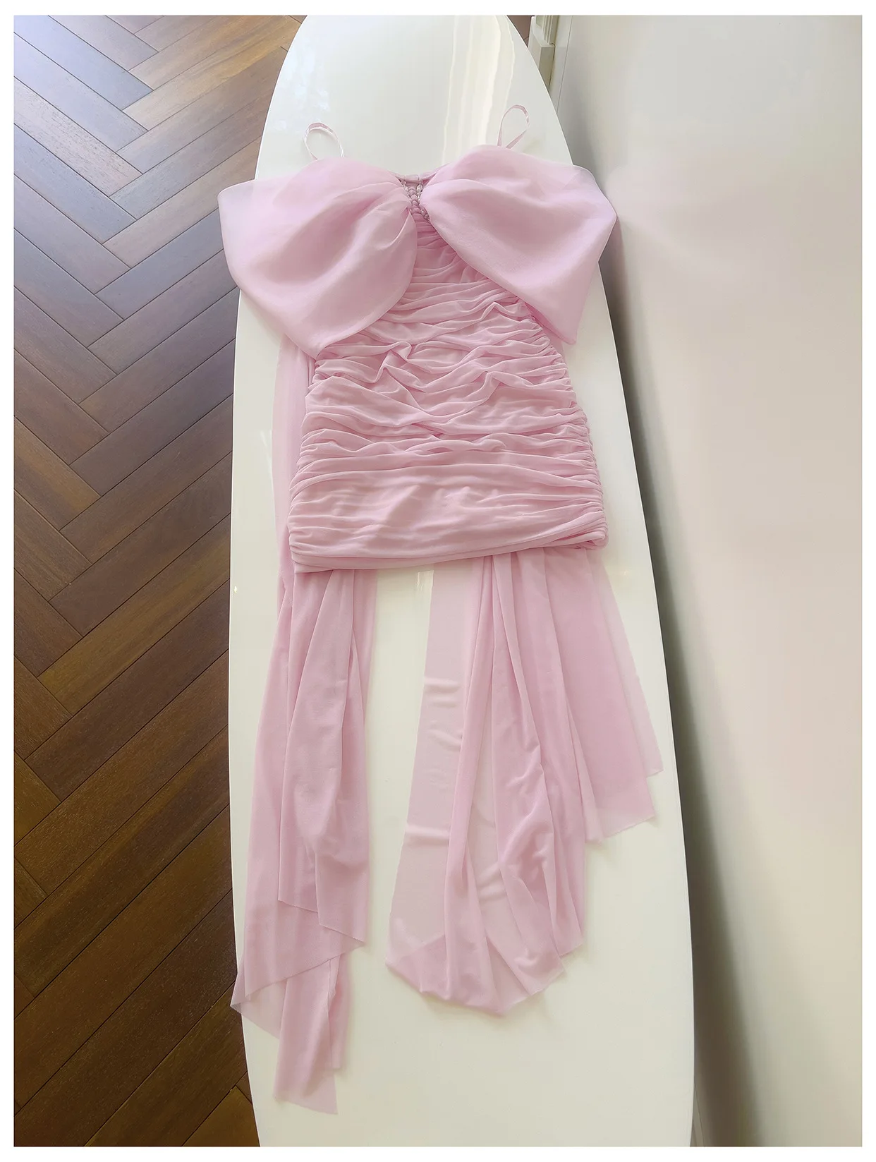   Sle début du printemps nouveau rose plissé une épaule minceur enveloppement moulante Dr taille haute mariage Par célébration