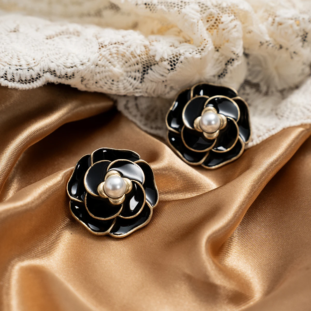 YHTOT خمر قطرة الزيت الأسود زهرة الأذن ترصيع الفولاذ المقاوم للصدأ الأقراط المعدنية الثقيلة السيدات مجوهرات هدية حفلة