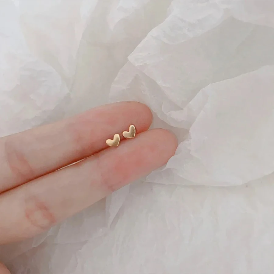 Korean Fashion Simple Lovely Heart Mini Stud Earring for Women Hypoallergenic Daily Wear Temperament Jewelry Party Gift