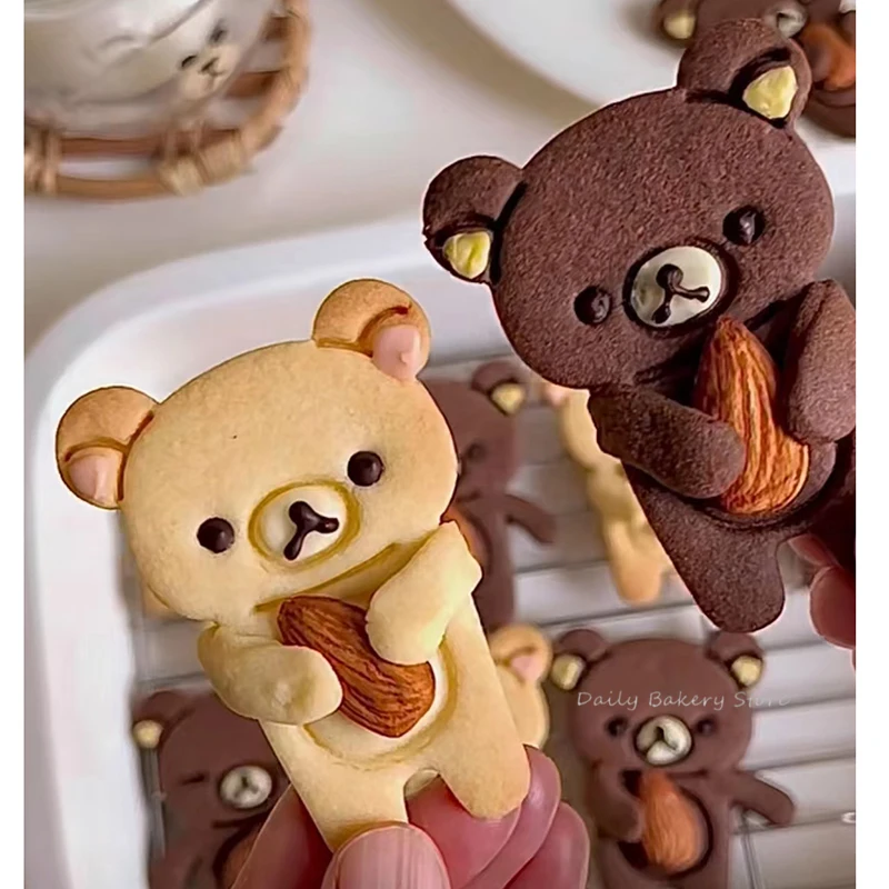 DIY Cartoon Bear Hug Chestnut Cookie Cutters Cute Bear Shaped 3D Biscuit Embossing Mould Frosting Dessert Decorating Tools