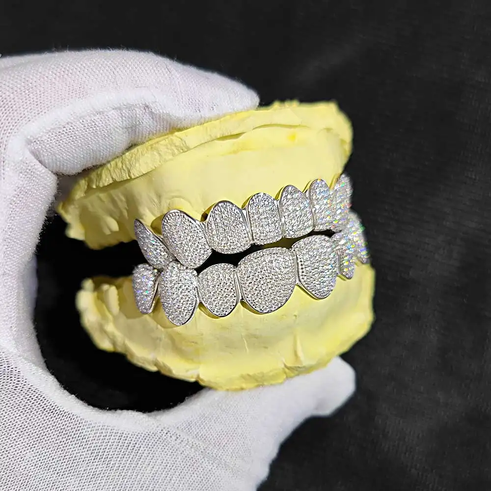 

Custom VVS Moissanite S925 Silver Teeth Grillz Silver Diamond Bling Tooth Grills For Men Women High-End Jewelry Pass Test