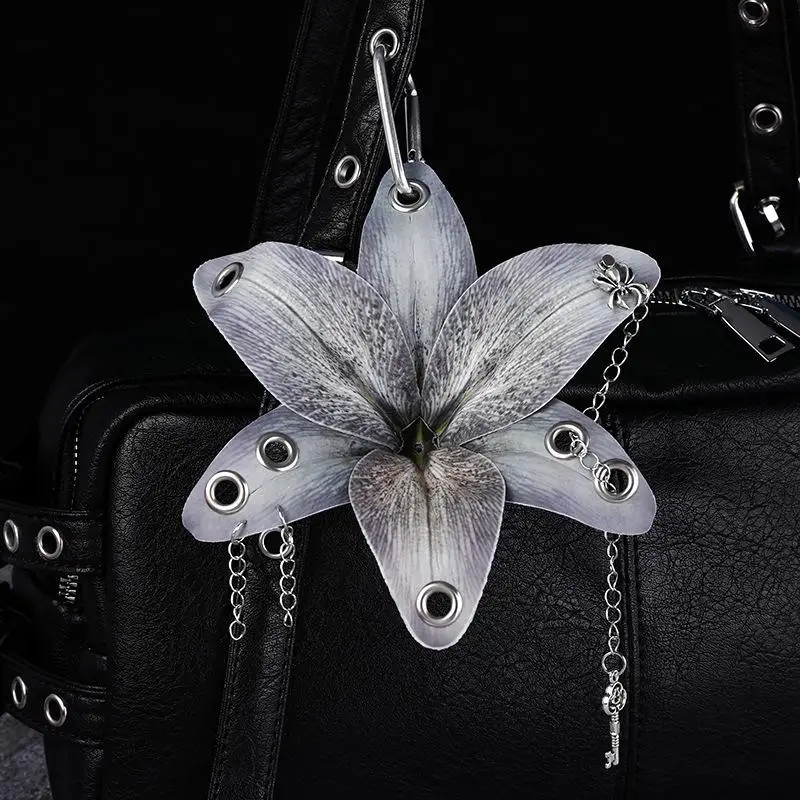 1 قطعة الإبداعية زنبق محاكاة زهرة المفاتيح قلادة ظهره اكسسوارات الديكور الهدايا