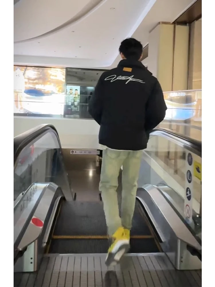 

Утепленная хлопковая куртка для мужчин: зимняя модная модель в американском уличном стиле, с буквенным принтом, универсальная, приталенного кроя.