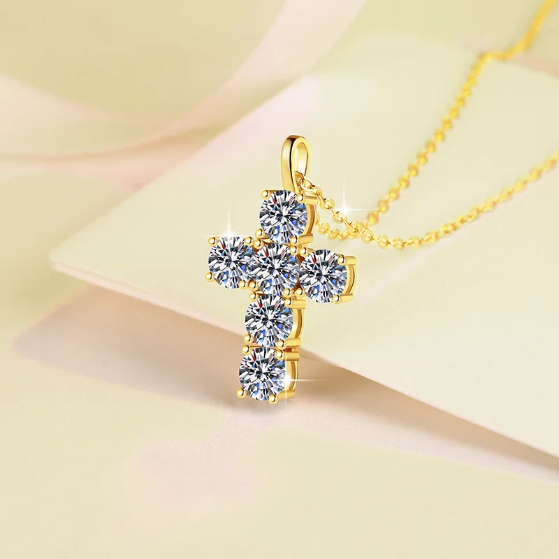 

Luxury Solid Real 18k Gold Women's Cross Necklace Single Diamond 50 Points Moissanite Diamond Pendant Clavicle Chain