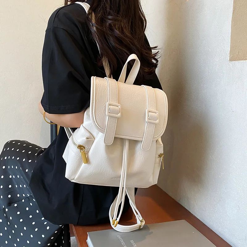 

2024 New Small Drawstring Flap Backpack Women Pu Leather Textured School Backpack Fashion Travel Commuter Bag Girl Bakpacks