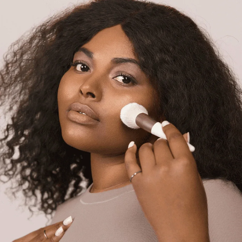 فرشاة مكياج بودرة نباتية فضفاضة، شعيرات ناعمة خالية من القسوة، كريم أساس متعدد الاستخدامات، مقبض مدبب دقيق