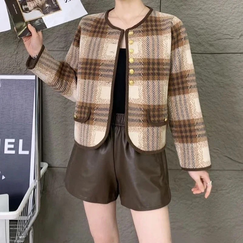 

French ladies plaid wind jacket women's autumn and winter 2024 retro new short fashion retro design knit cardigan top