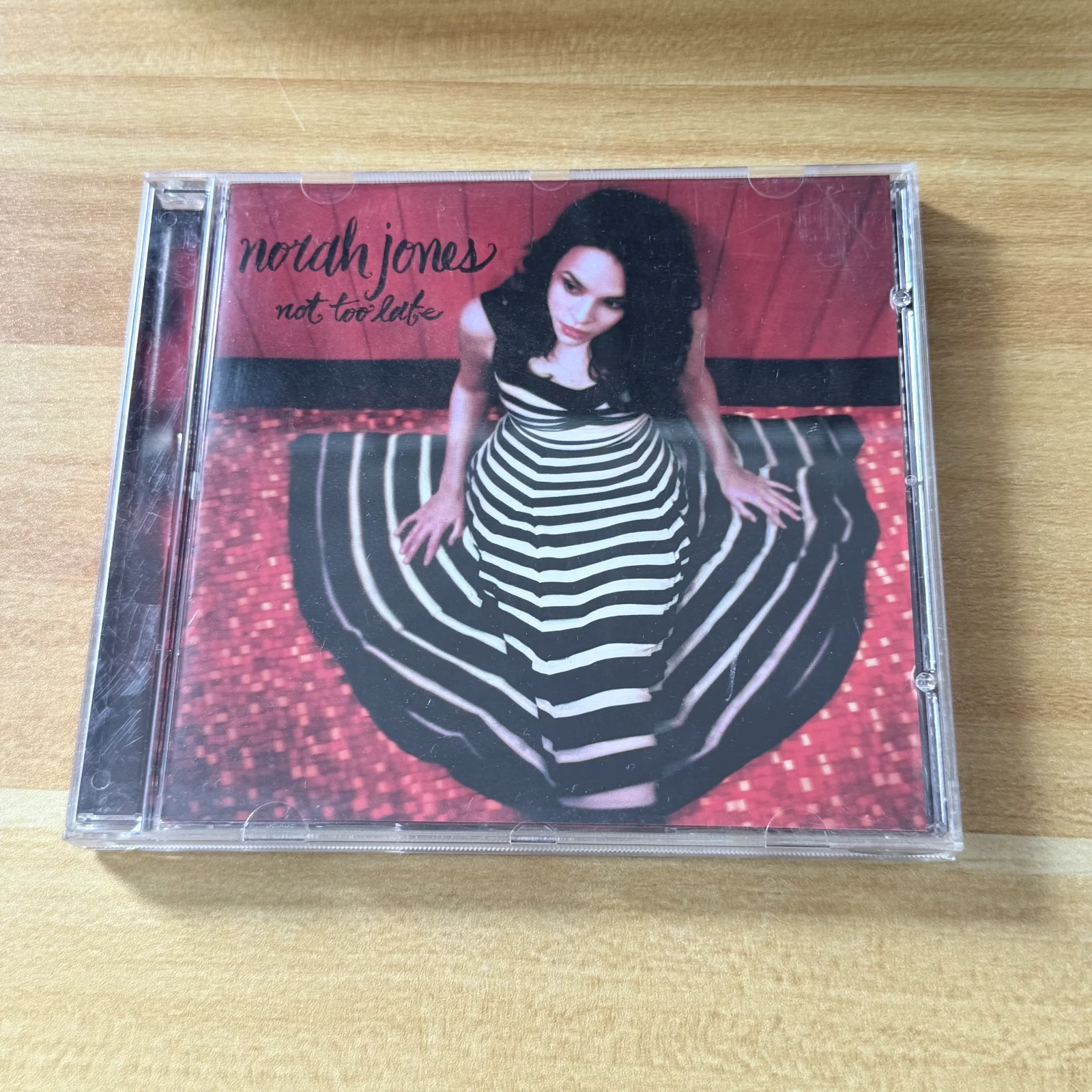 Ind. Norah Jones Not Too Late, CD de Música Pop Vocal de Jazz Suave. Un regalo perfecto para fanáticos y coleccionistas de música.