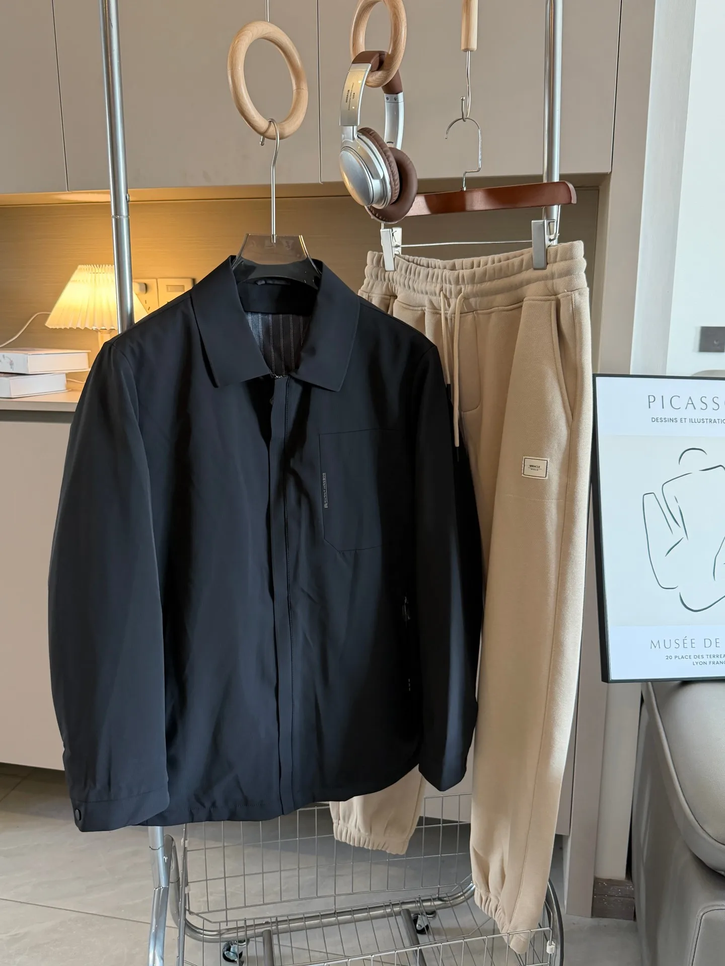 

Съемное зимнее мужское деловое пальто с пуховым наполнителем, теплым воротником, в административном стиле, на молнии, с длинными рукавами, из утиного пуха.