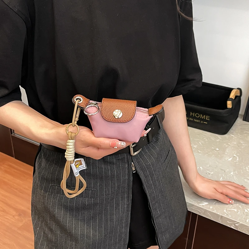 

Elegant Leather Handbag For Ladies, Stylish Messenger Design, Luxury Brand Perfect For Shopping Or Dining