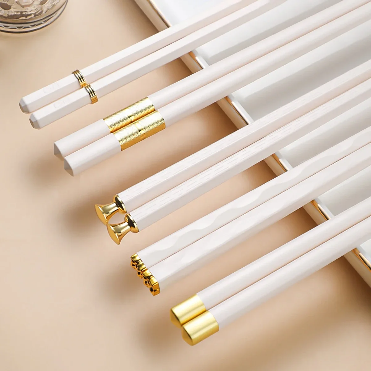 Variant: 5 Pairs White Gold