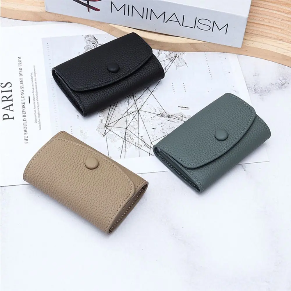 

Компактный кошелек из натуральной кожи (первый слой воловьей кожи) с большим количеством отделений для карт и монет, простой и стильный дизайн
