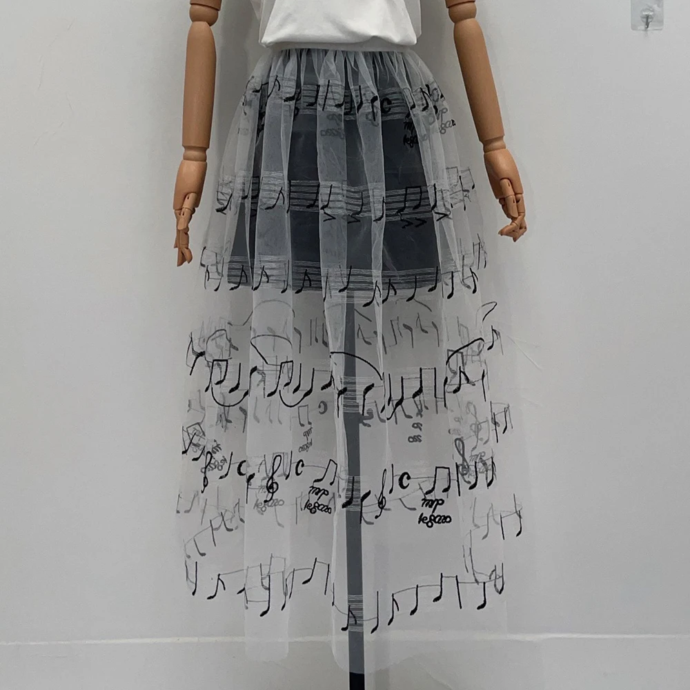 ملاحظة الموسيقى التطريز التطريز منظور فستان شبكي الصيف المتخصصة الموسم تنوعا غطاء منتج واحد اللحوم تخفيف