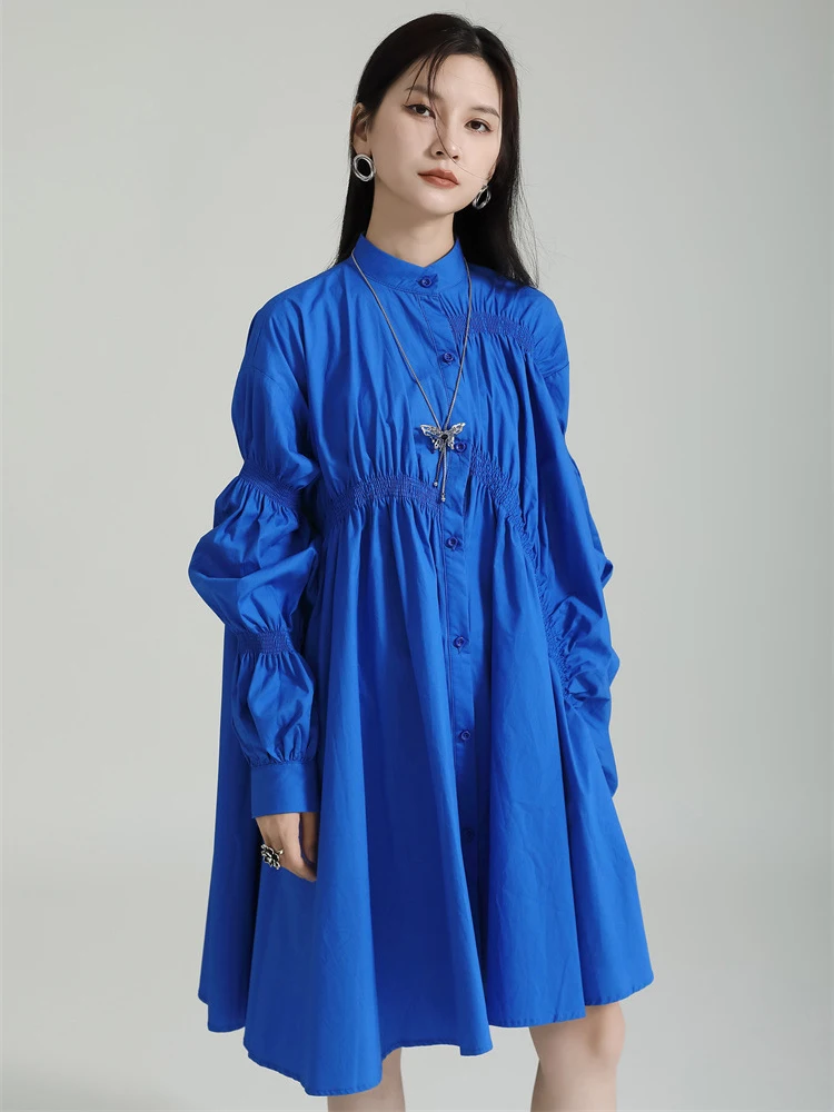 [EAM] Women Blue Irregular Pleated Big Hem Shirt Dress New Stand Neck Long Sleeve Loose Fashion Tide Spring Autumn 2024 1DF9549