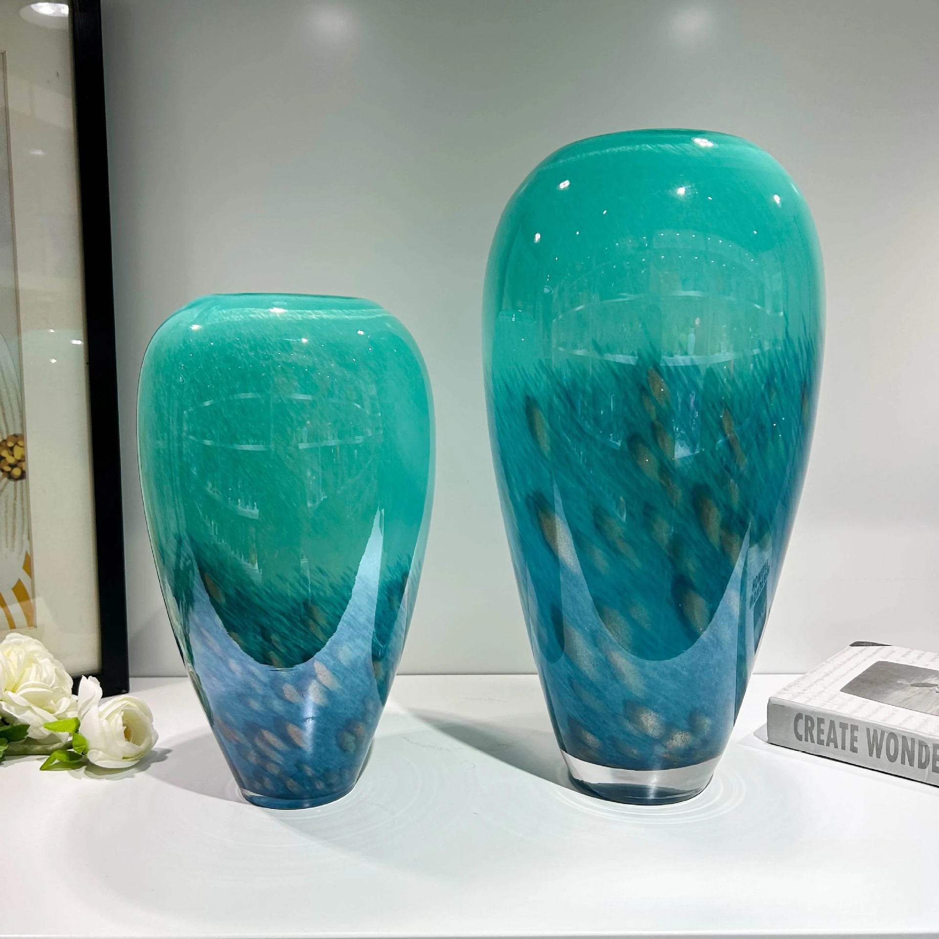 New Chinese style gradual change peacock plume handmade large diameter glazed vase TV cabinet advanced ornament
