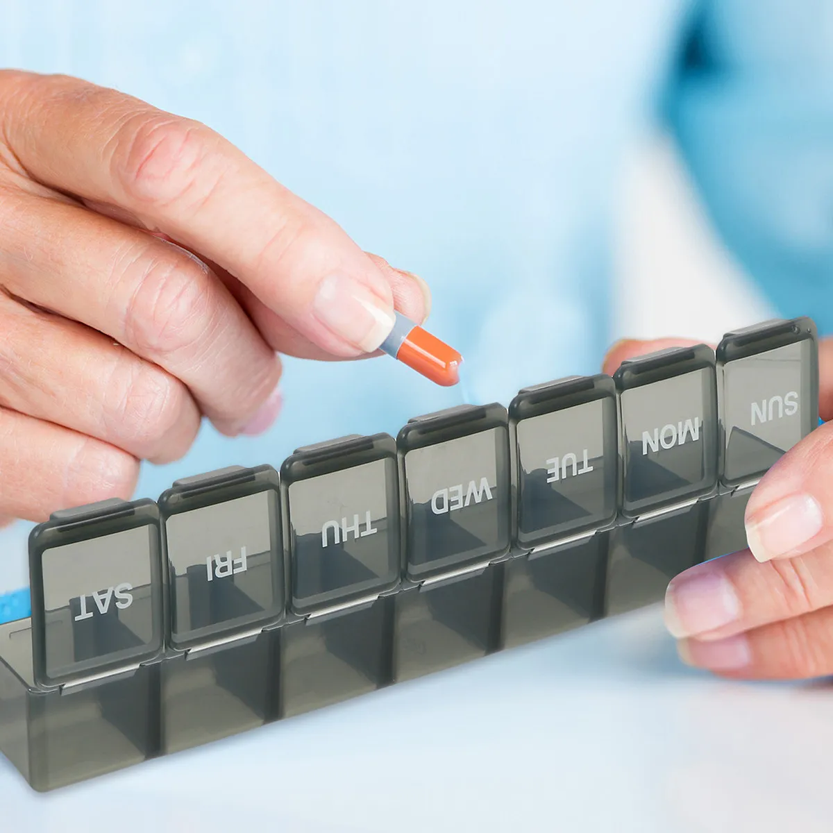 kit-com-2-caixas-organizadoras-portateis-com-multiplos-compartimentos-organizador-semanal-de-7-dias-estojo-de-viagem-para-armazenamento-de-vitaminas-e-medicamentos