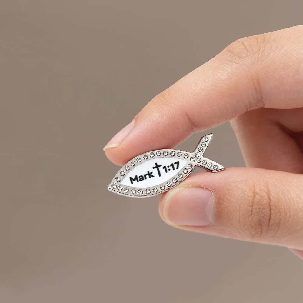Strass-Brosche mit christlichem Jesus-Fisch, Mark 1:17 Bibelvers, Ichthys Metall-Abzeichen, religiöse Accessoires, Dekoration für Rucksack und Kleidung – Detail 4