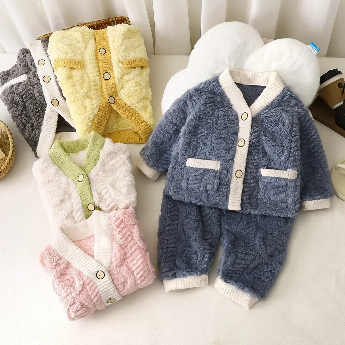 

New Autumn Winter Kids Thicken Warm Pajamas Baby Casual Solid Soft Flannel Sleepwear Boys Girls Casual Clothing Sets Pyjamas