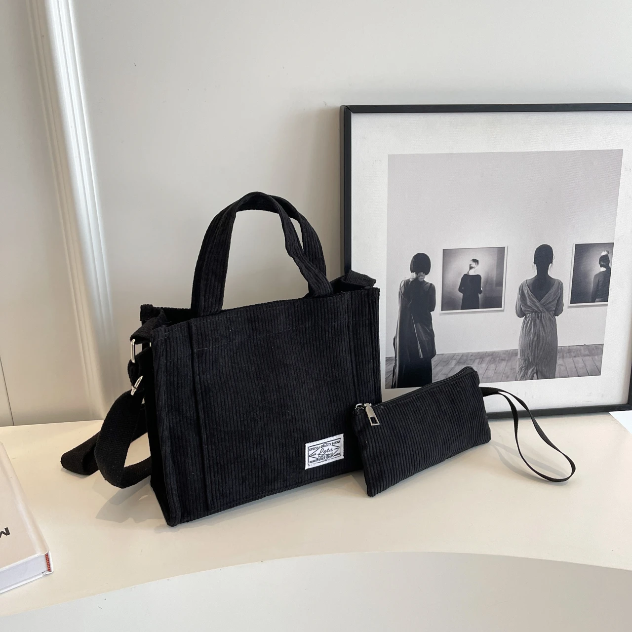 

Новая модная женская сумка через плечо с диагональным ремнем, однотонная, стильная, универсальная, квадратная сумка с надписью.