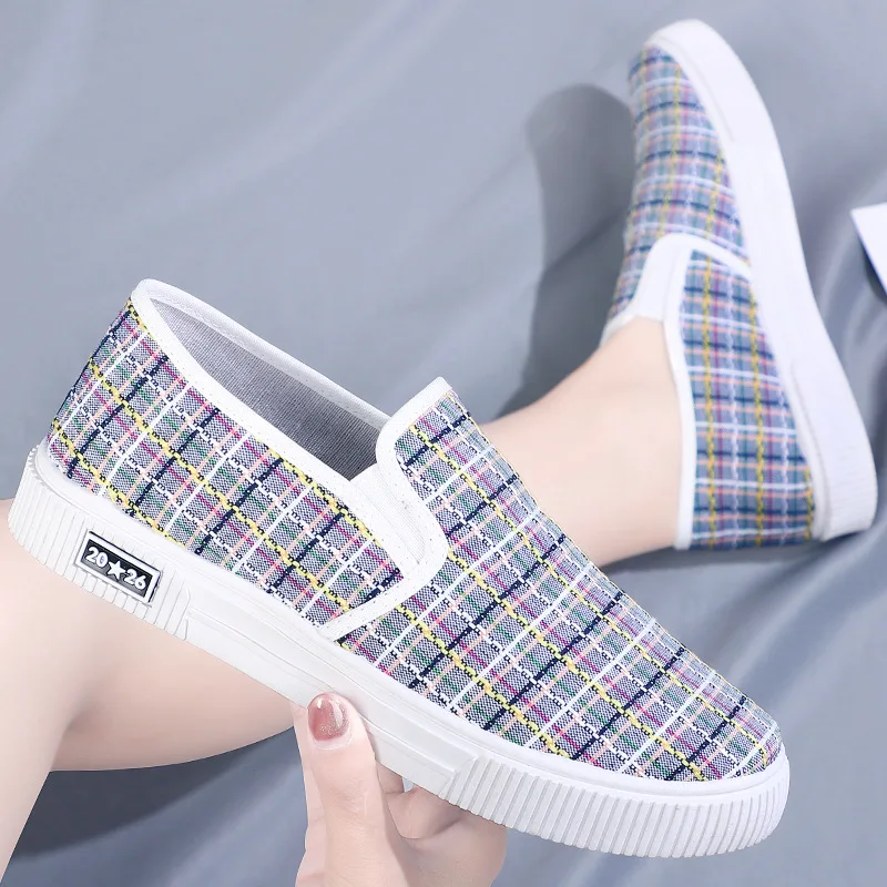 Beijing Ladies Canvas Shoes Slip-On Casual Breathable Anti-Slip Mom Shoes Flat Heel round Toe Traditional Cloth Footwear