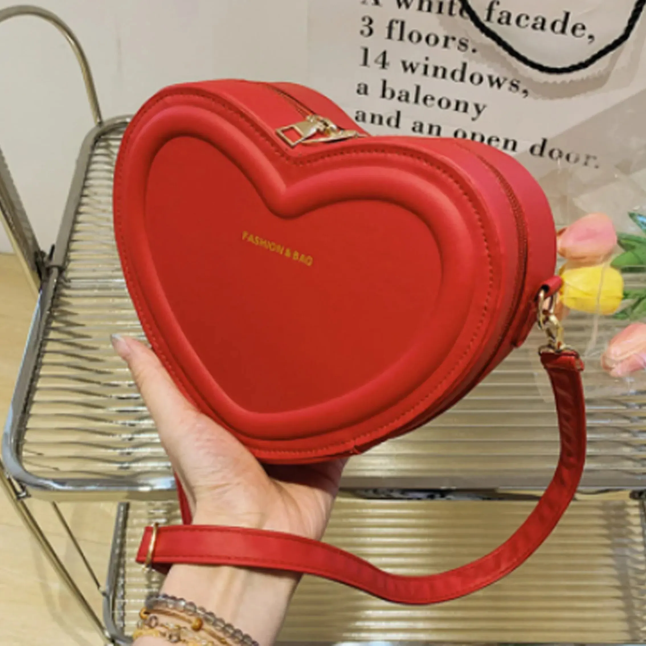 Hot Sale Heart Shape Crossbody Bags For Women Solid Pu Leather Shoulder Bags Fashion Handbags