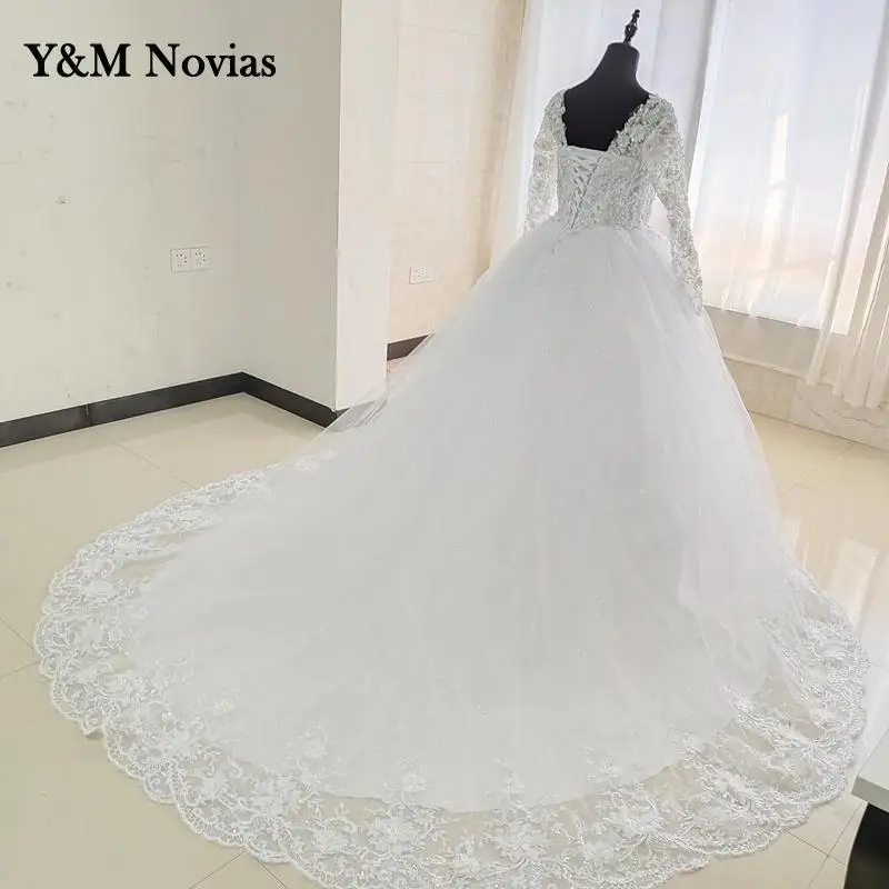 R & M Novias-Luxo Bead Bordado Vestido De Noiva, Vestido De Noiva De Manga Longa, Doce V-Neck Apliques, Plus Size Corpo