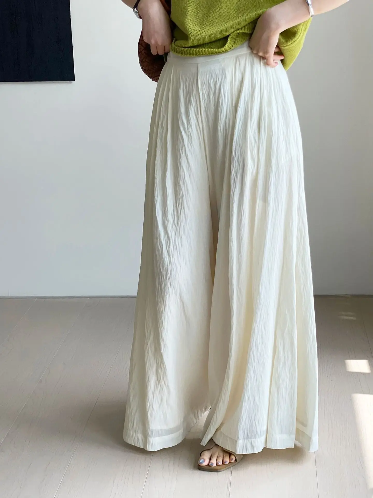 Pantalon UMI MAO avec un tempérament frais, jupe froissée texturée, grands pantalons pour femmes, jambes avec une sensation fluide