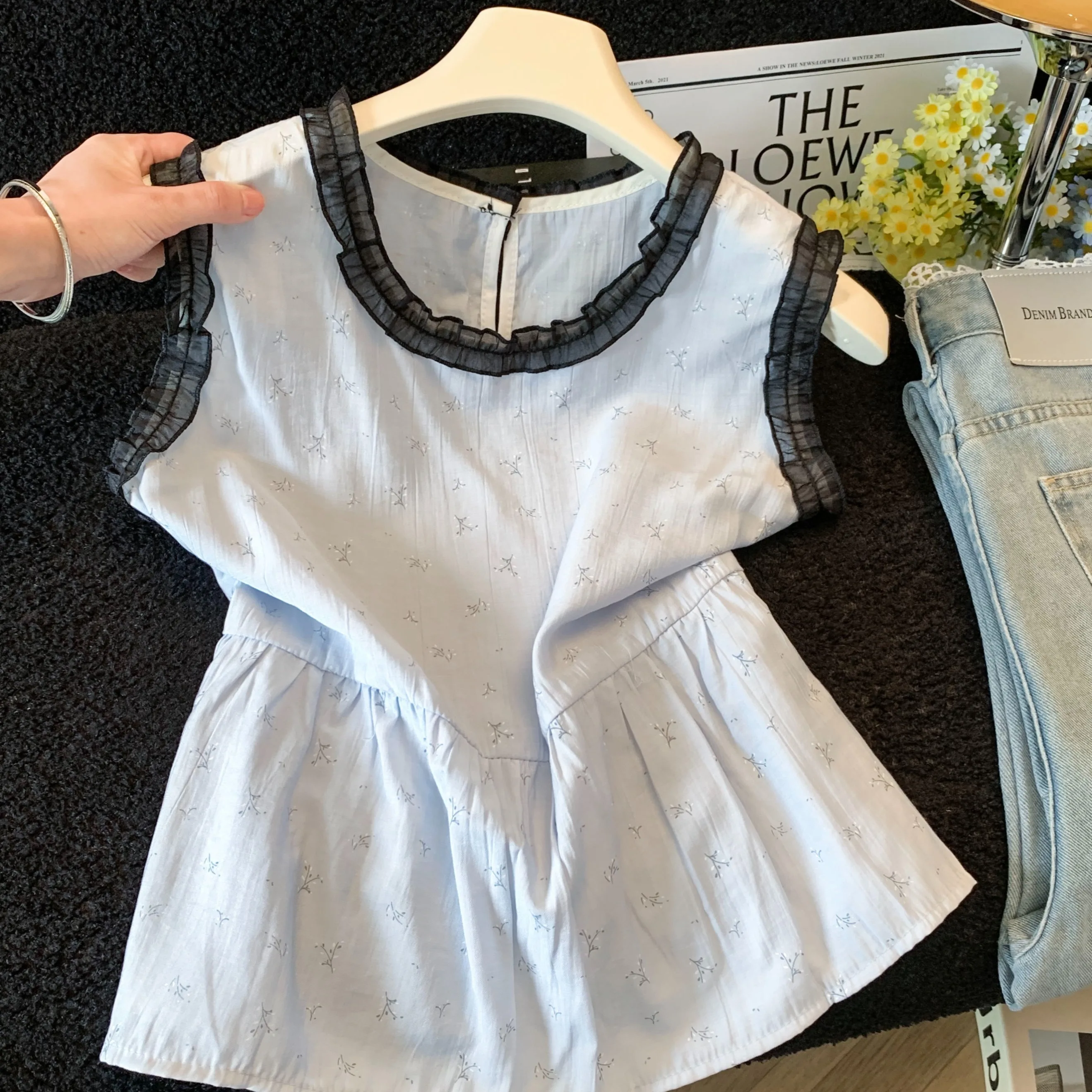 

Sweet Floral Lace Cap Sleeveless round Neck Vest Women's Summer New Style Color Block Shirt French Style Loose Fit Breathable