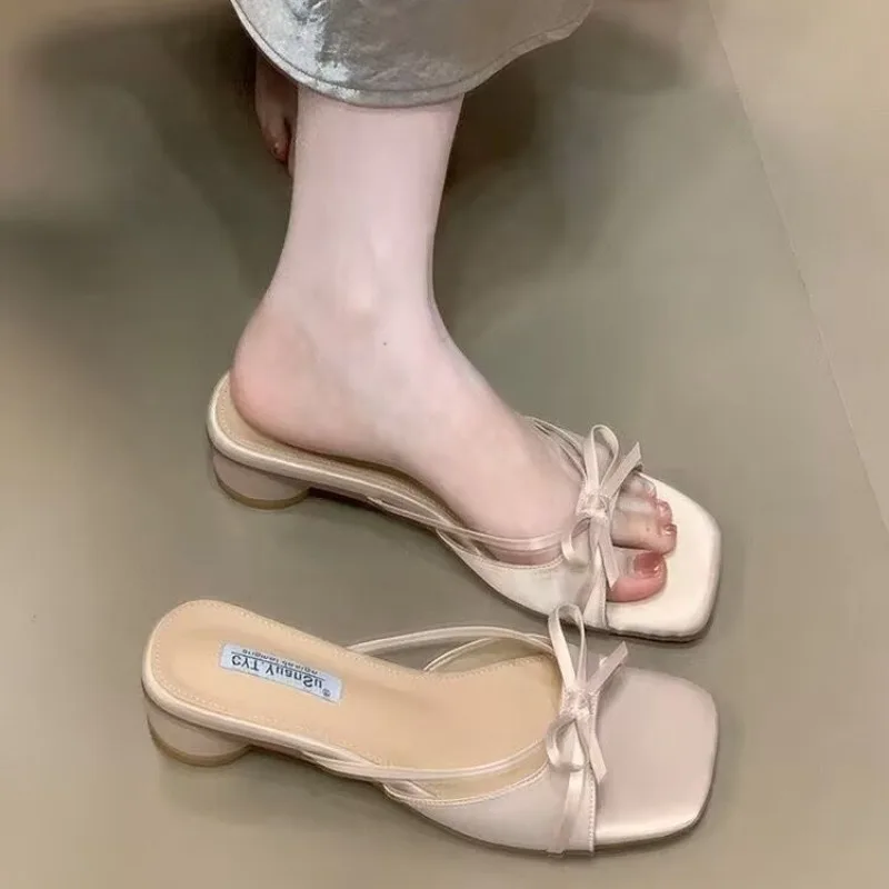 نمط جديد فاخر مصمم الصيف فراشة عقدة الدانتيل شبشب نسائي عادية سميكة فستان كعب منخفض الشارع نمط الشرائح Zapatos Mujer #3