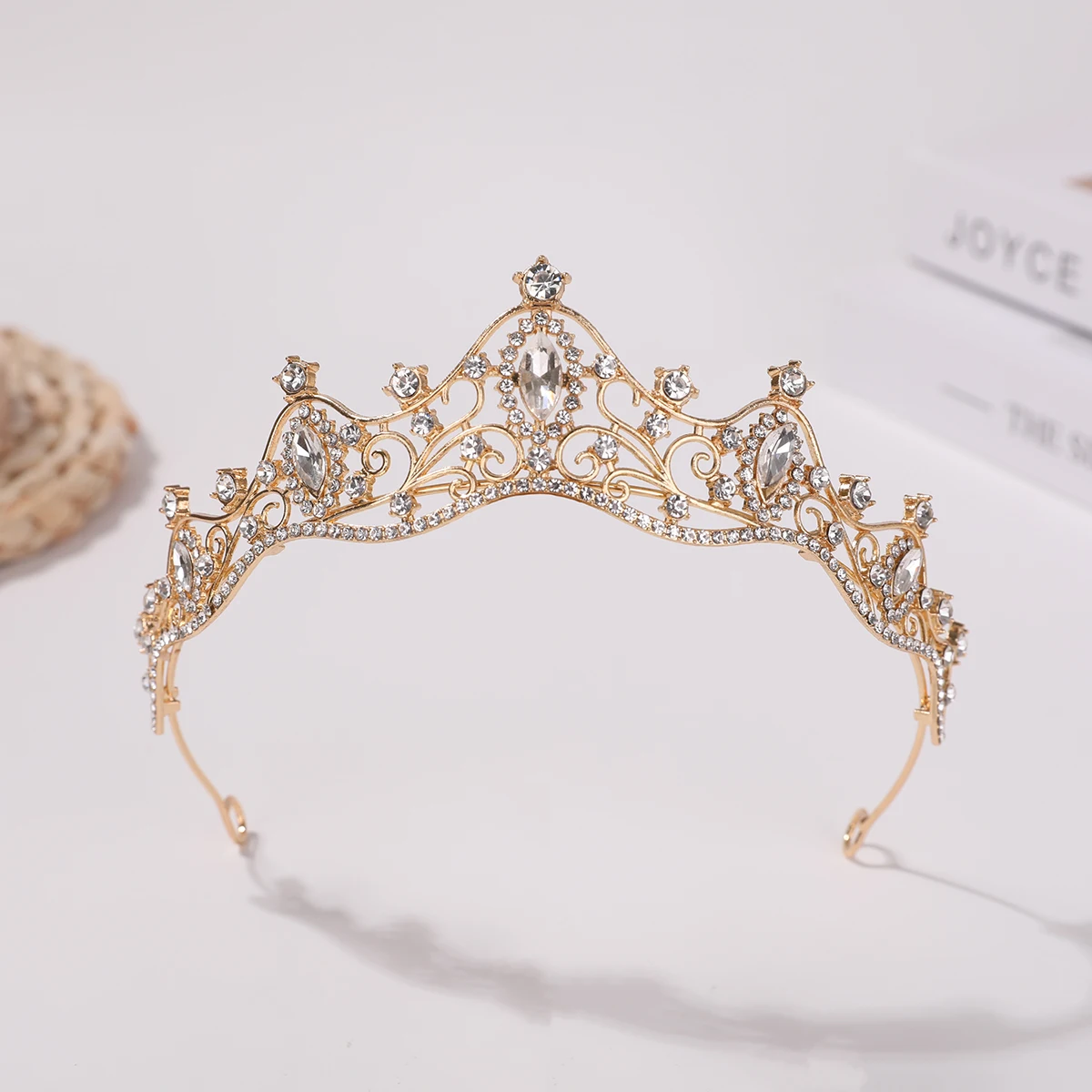 Girl\'s birthday tiara bridal wedding hair accessories Korean simple wedding dress children\'s performance tiara accessories.