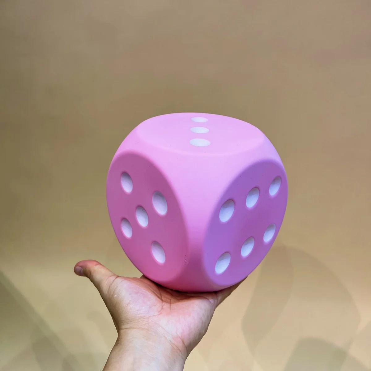 Lot De 4 Dés En Mousse PU 6x6 Cm – Couleurs Assorties, Antidéstress, Pour Jeux De Société Ou Fêtes