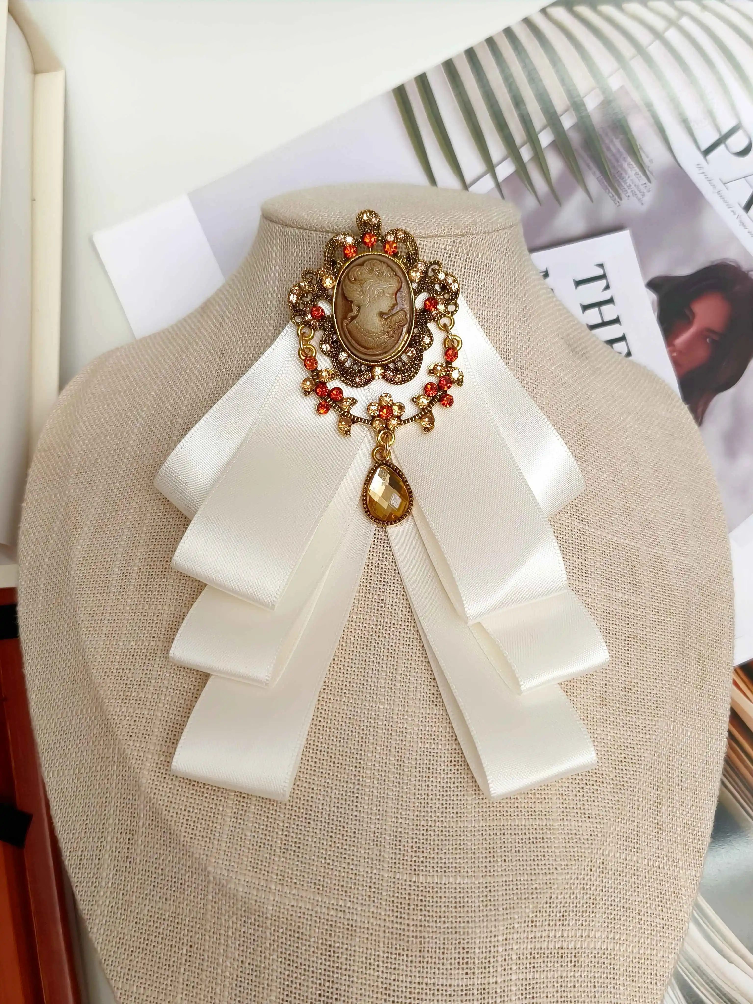 French Retro Multi-Layered White Satin Ribbon Bow Corsage, Palace-Style Embossed Portrait Rhinestone Brooch, Dress Collar Decoration