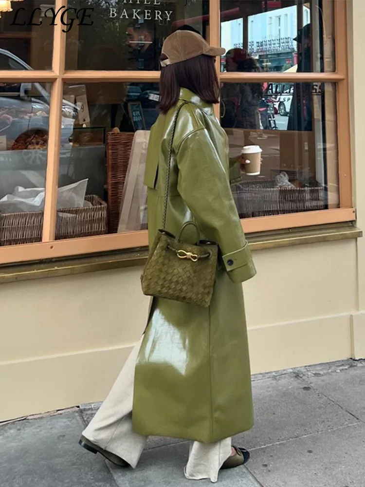 Abrigo largo dividido de cuero PU para mujer, chaqueta verde holgada con un solo pecho y cuello vuelto con bolsillo para calle, prendas de vestir de otoño 2024