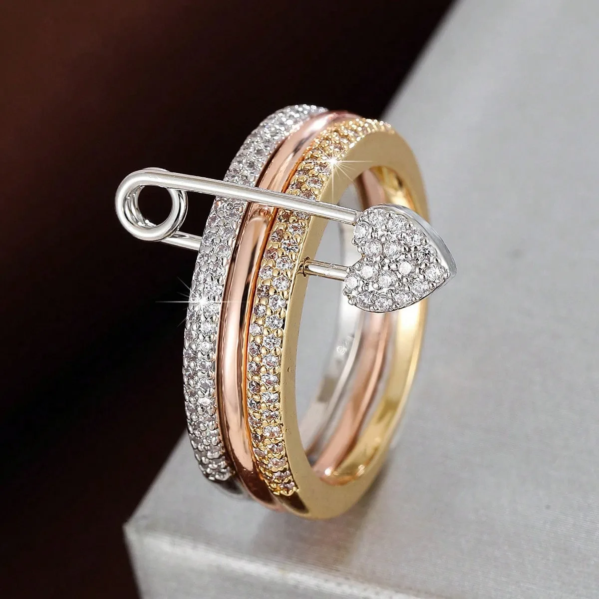 A Three-Band Ring Made Of Copper And Inlaid With Zircons, Fixed With A Heart-Shaped Paper Clip, Has A Unique Street Style.