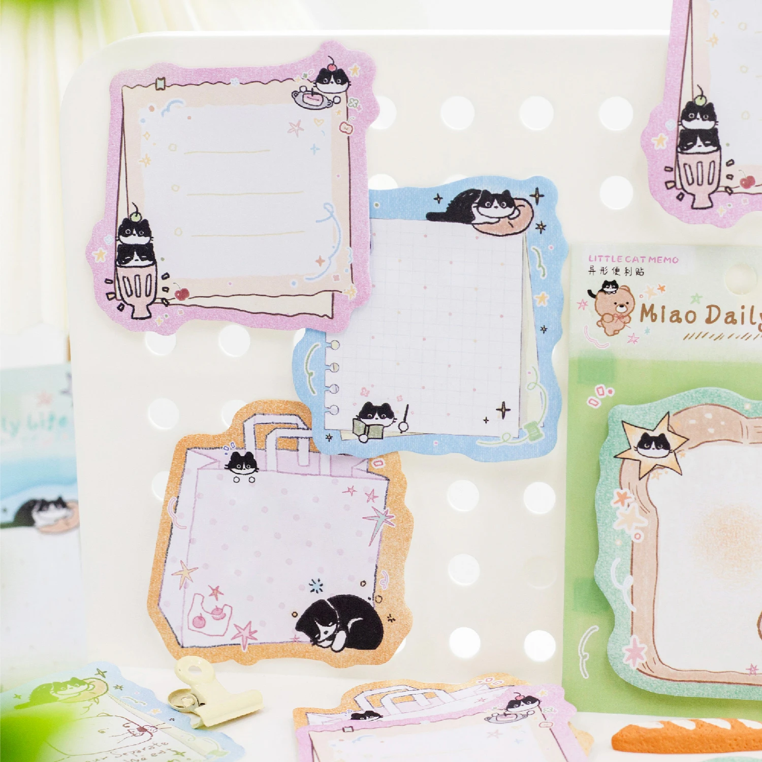 30 Sheets Cute Kitten Shaped Memo Notes, Miao Daily Life Series Irregular Sticky Notes for Journal Message Reminder