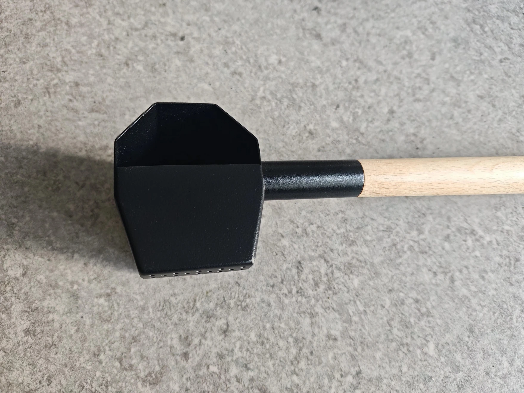 Modern Designer Stainless Steel Sauna Ladle with Wood Handles Customized Size for Sauna Accessories