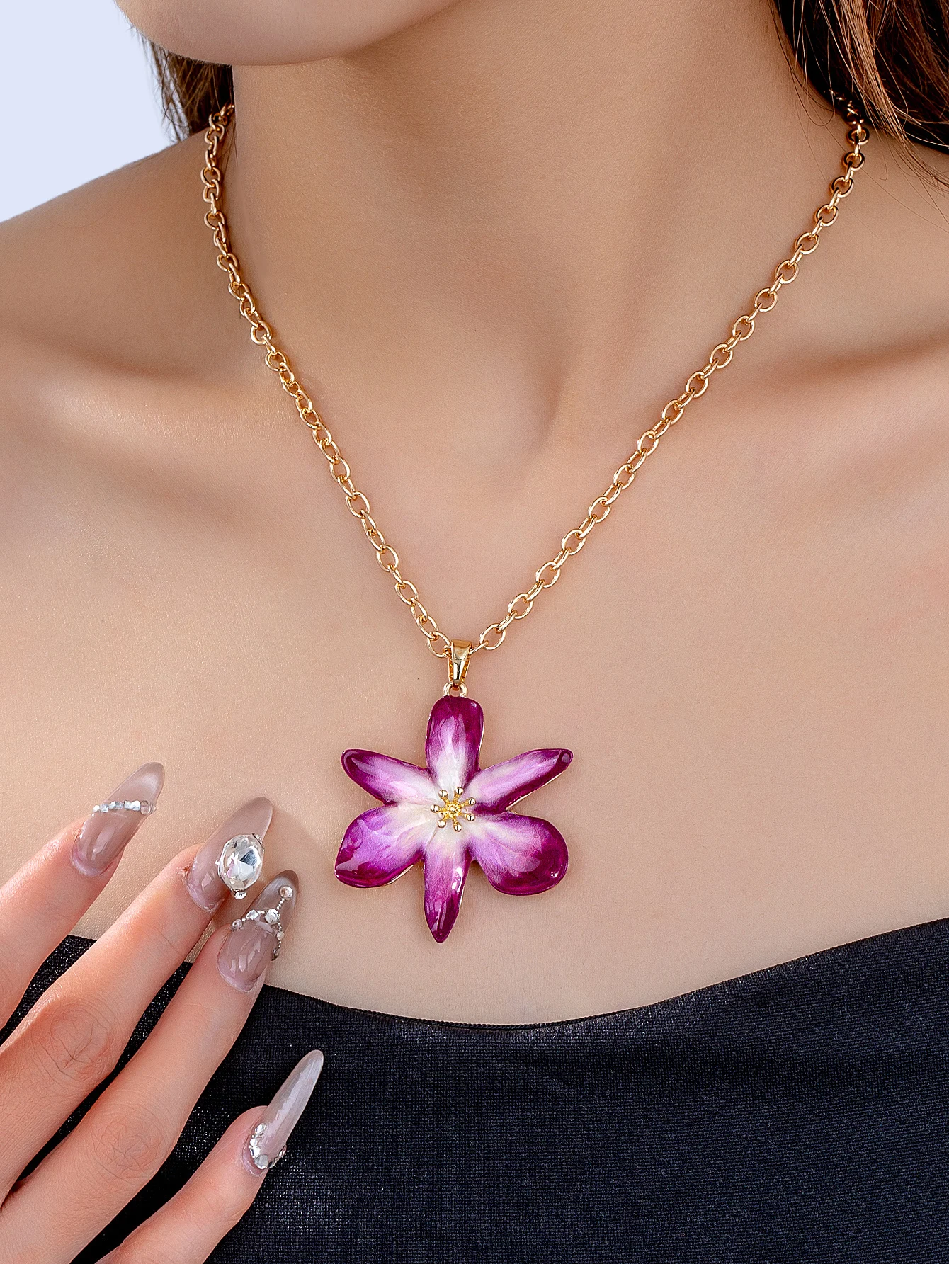 Elegant and Fashionable Summer Vacation Style Light Luxury High-End Floral Pendant Women's Necklace