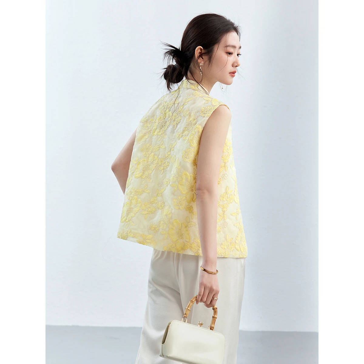 Women's Yellow Floral Embroidered Stand Collar Vest Jacket