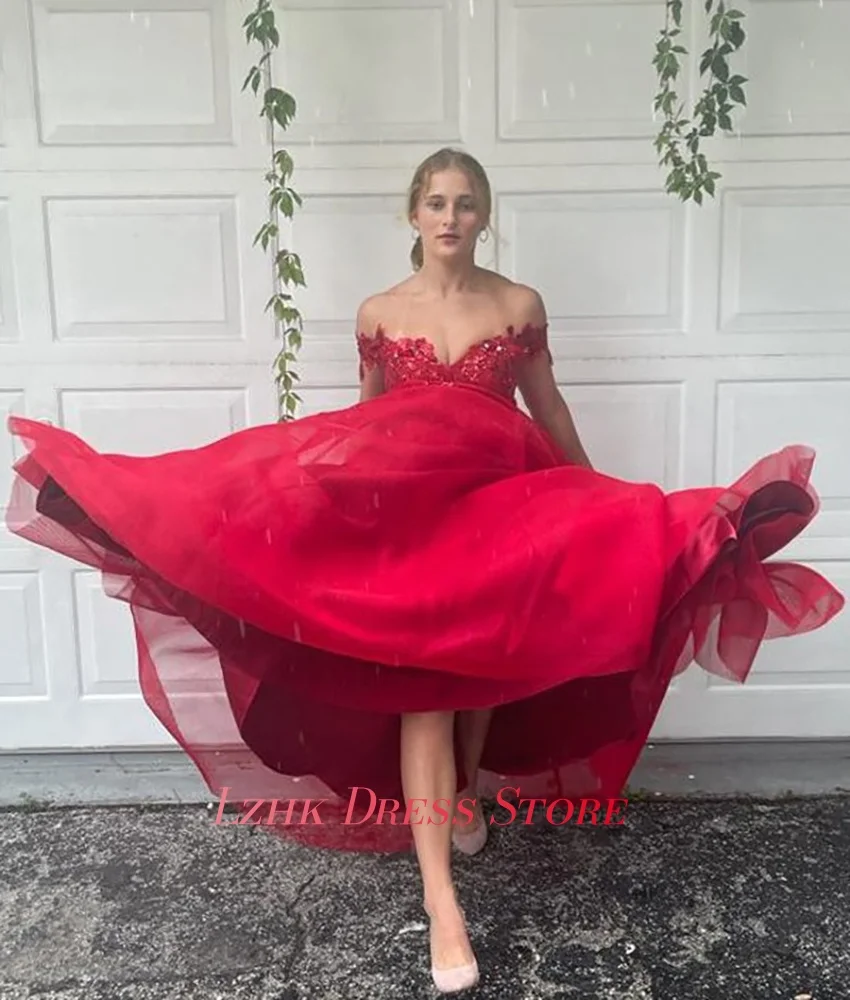 Abito da sera personalizzato con applicazioni a trapezio in organza squisita con spalle scoperte Abiti da ballo sexy con scollo a V e maniche corte fino al pavimento