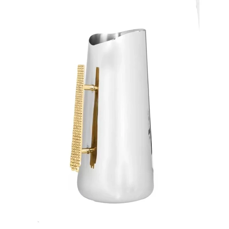

Golden handle with tree design