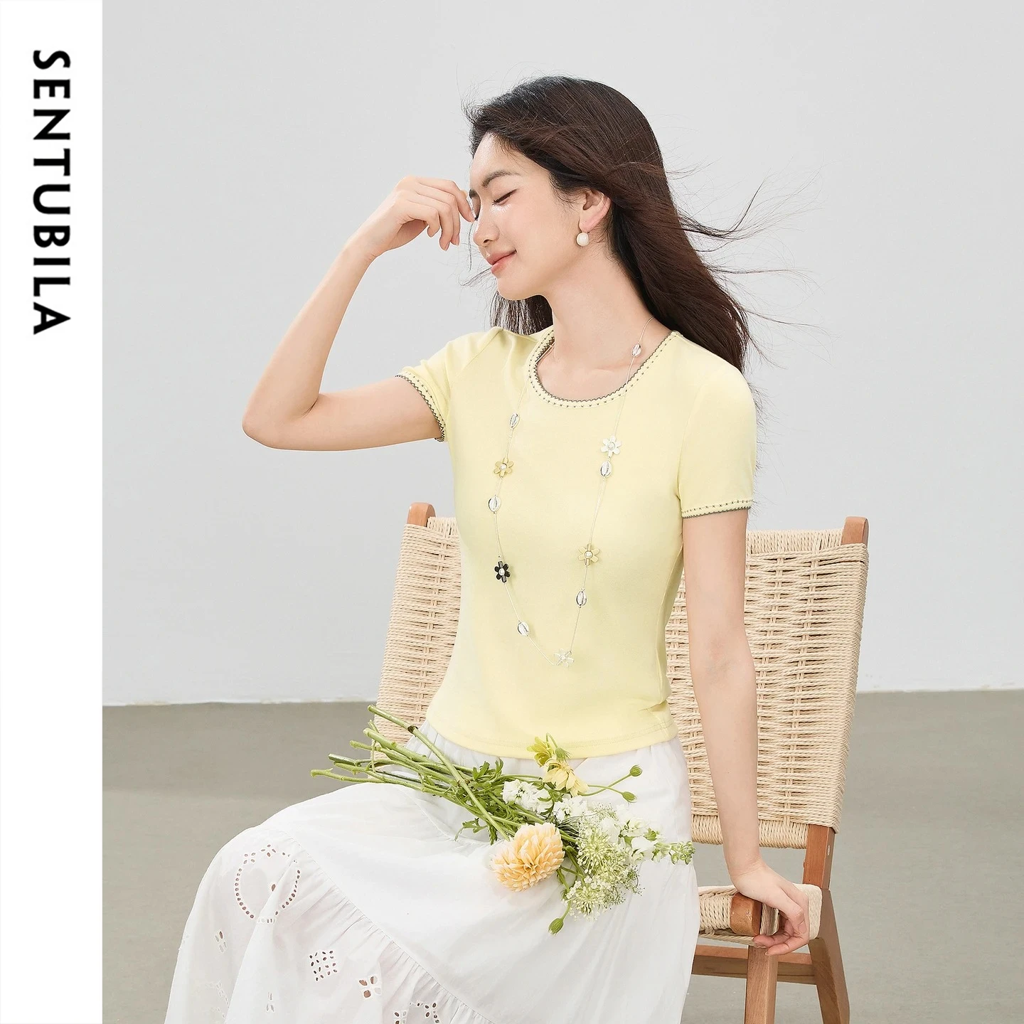 SENTUBILA Simple Short Sleeve T-Shirt for Women 2026 Summer Casual Contrast Stitch Wave Trim Crew Neck Slim Knit Top Q62TG7206